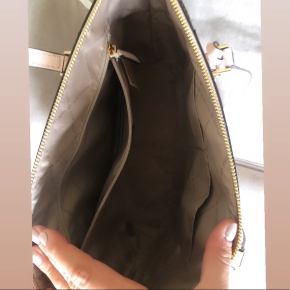 🎉HP🎉MICHAEL KORS • Charlotte Large Leather Tote in Powder Blush • NWT - Picture 4 of 5